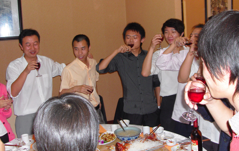 2009年9月24日，为迎接中秋佳节来临，庆祝60周年国庆，答谢天度员工为公司快速发展所做出贡献，天度网络公司进行了员工欢唱活动。天度是一个年轻的团队，也是一个充满活力的团队，也将是一个快乐的团队。